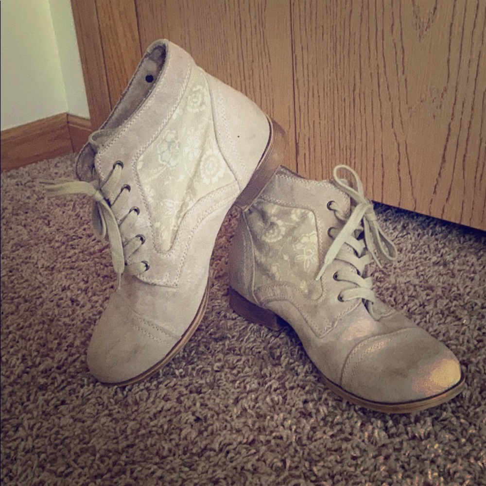 Tan roxy booties
